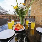 بيت للعطل Maypole ويتبي