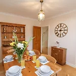 بيت للعطل Maypole ويتبي