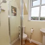 بيت للعطل Maypole ويتبي